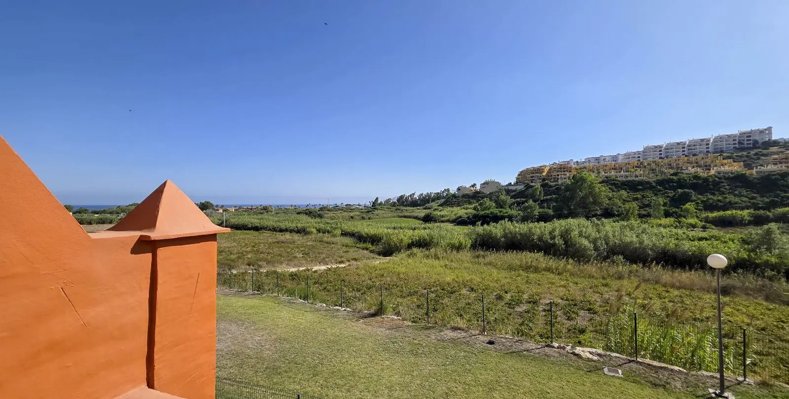 Sale of middle floor apartment in La Duquesa 43