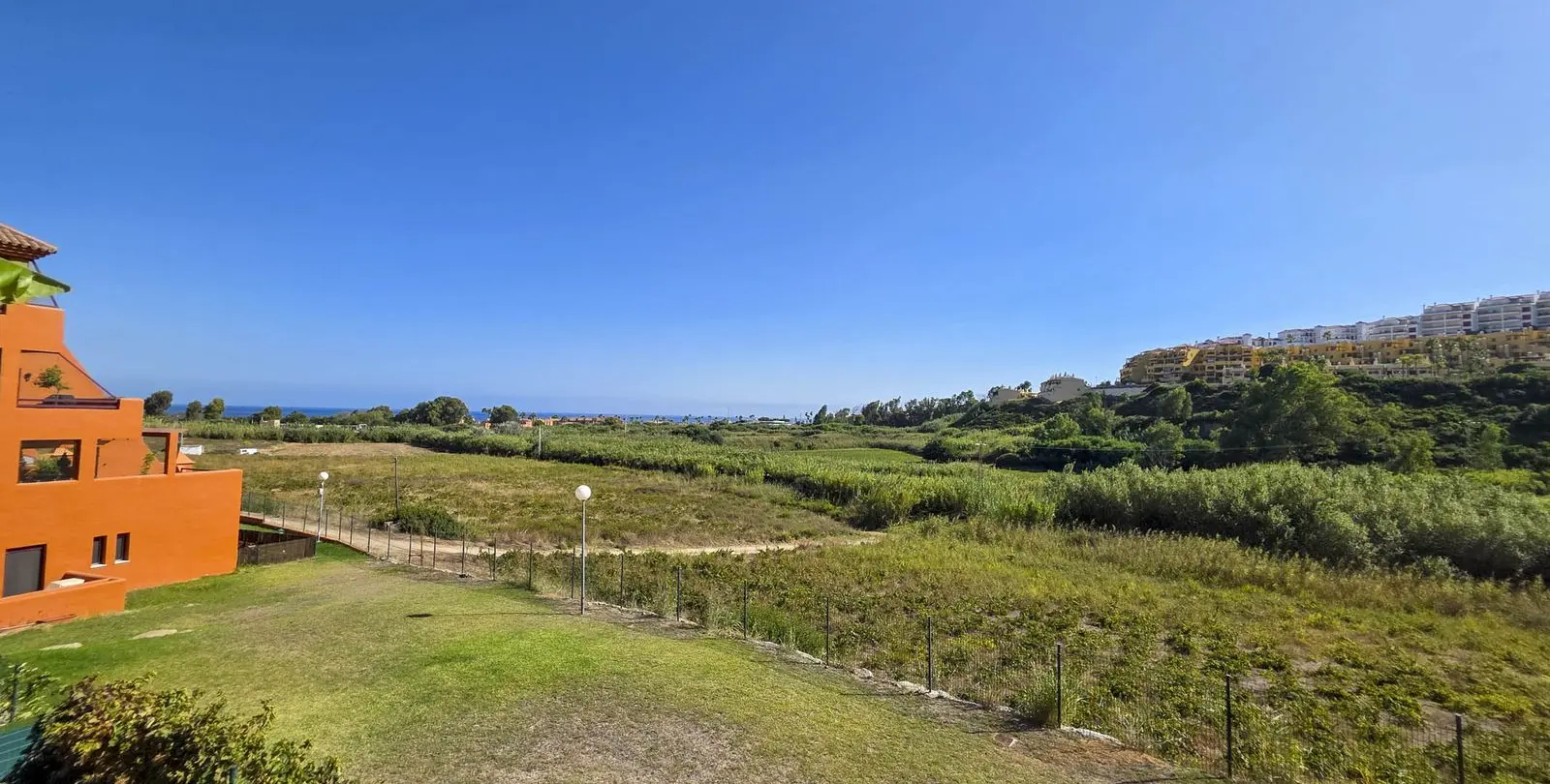 Sale of middle floor apartment in La Duquesa 46