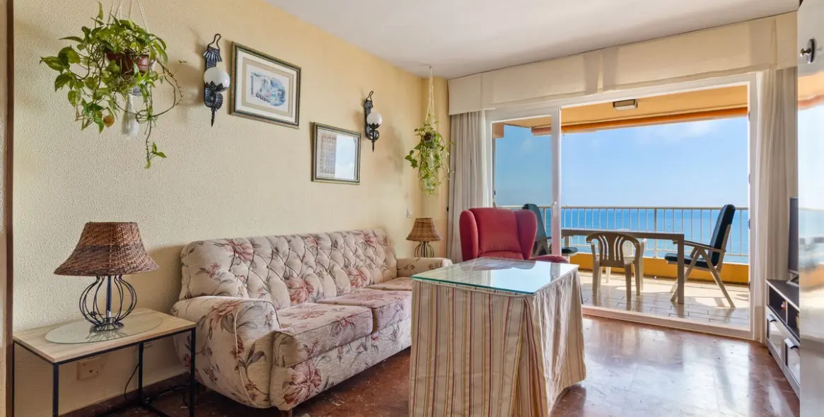 Sale of middle floor apartment in Los Boliches 2