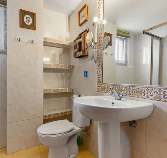 Sale of middle floor apartment in Los Boliches