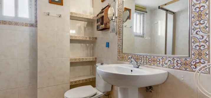 Sale of middle floor apartment in Los Boliches 4