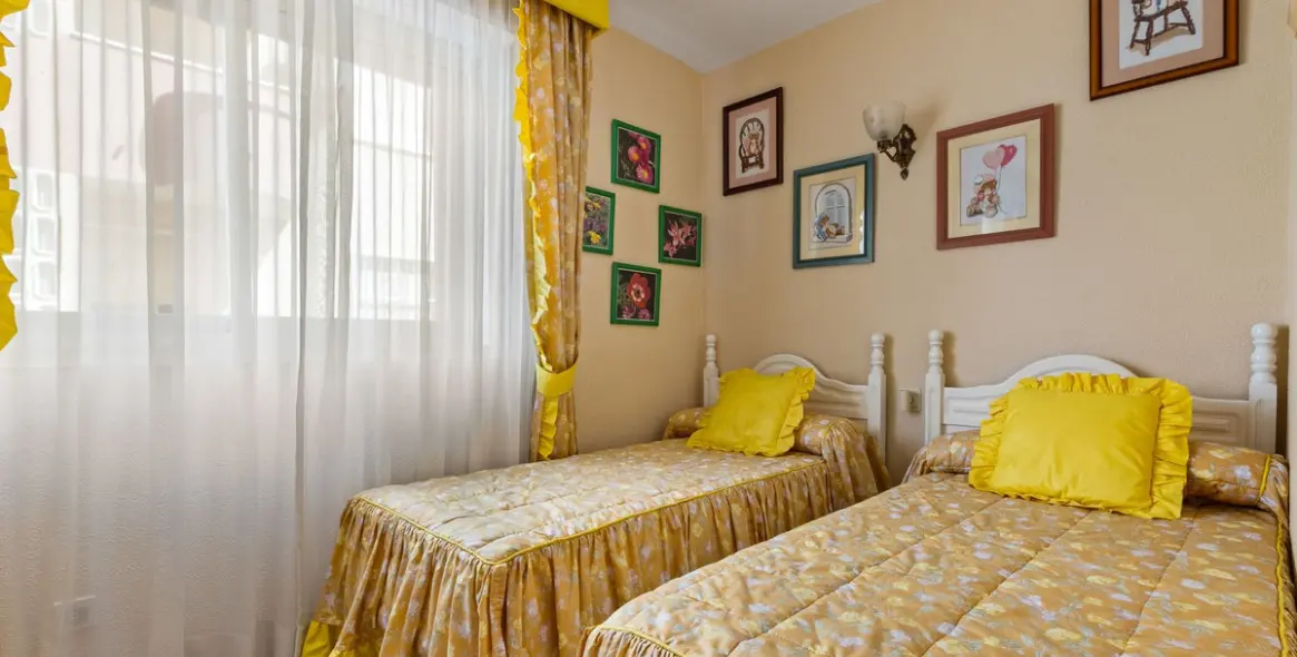 Sale of middle floor apartment in Los Boliches 6