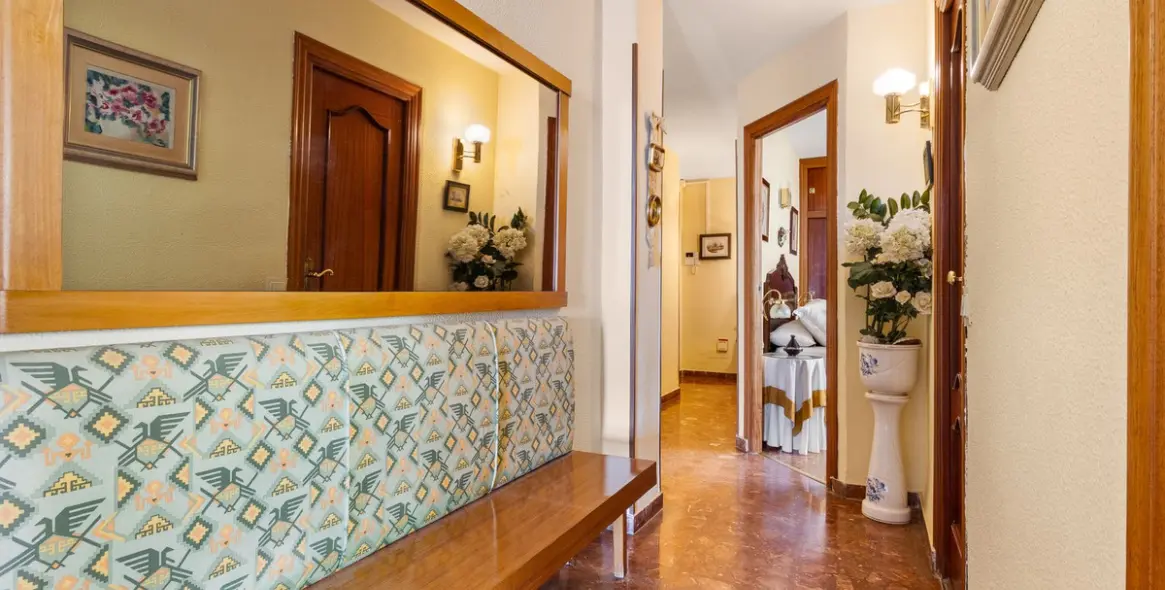 Sale of middle floor apartment in Los Boliches 8