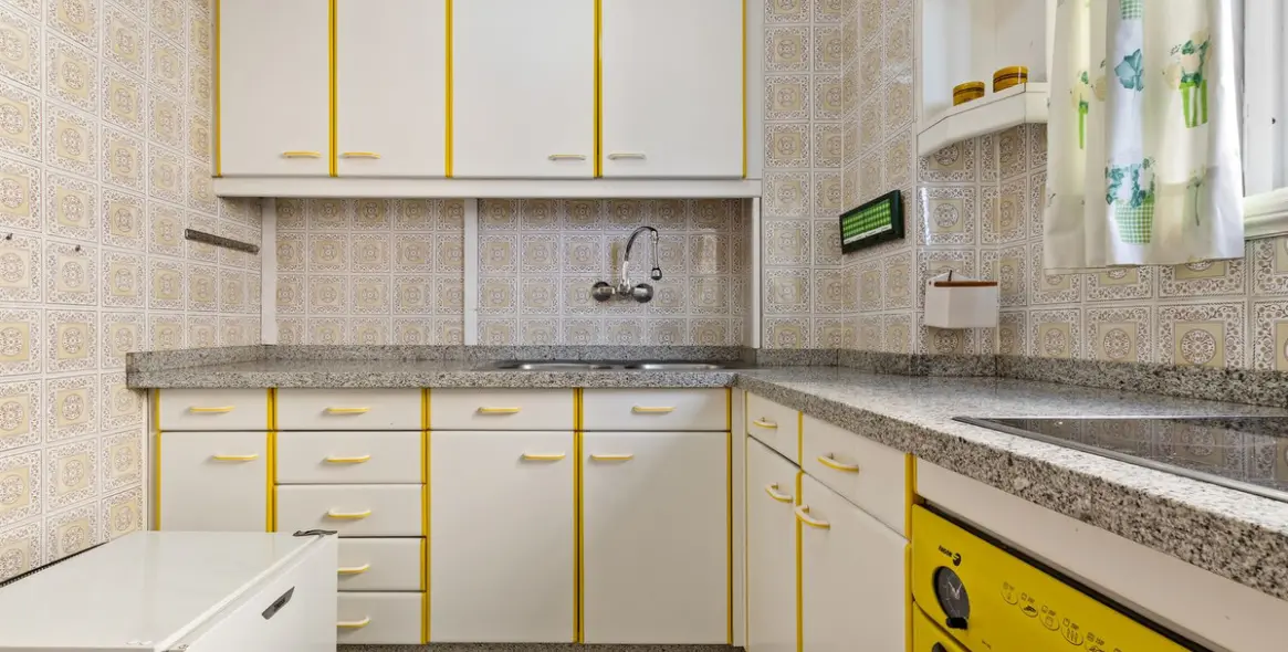 Sale of middle floor apartment in Los Boliches 14