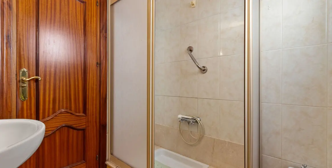 Sale of middle floor apartment in Los Boliches 16