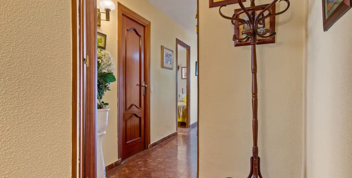 Sale of middle floor apartment in Los Boliches 19