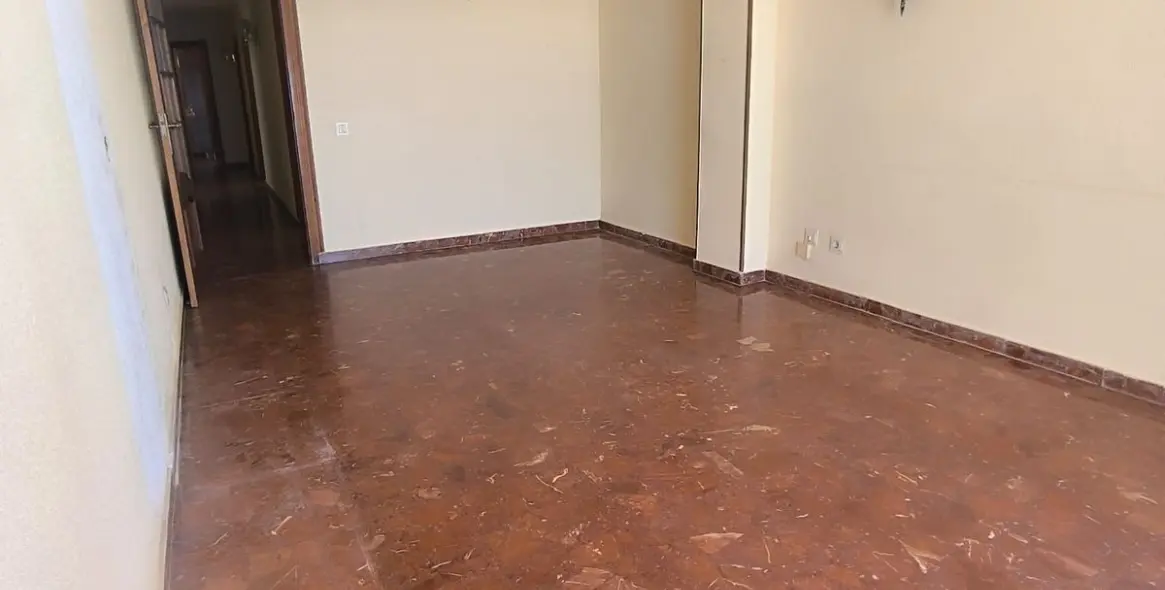 Sale of middle floor apartment in Los Boliches 26