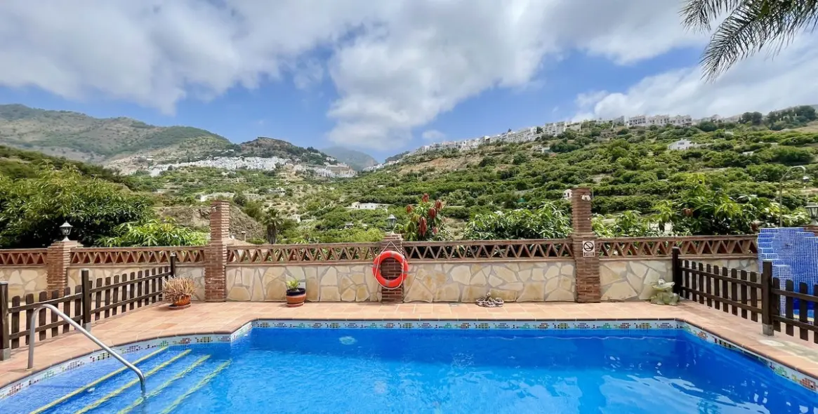 Продажа  отдельно стоящей виллы в Frigiliana 2