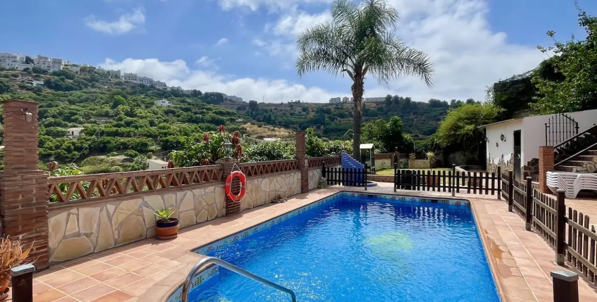 Sale of detached villa in Frigiliana 32