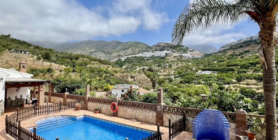 Sale of detached villa in Frigiliana 33