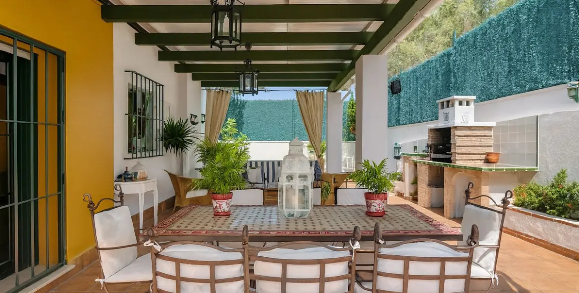 Sale of ground floor apartment in New Golden Mile 1