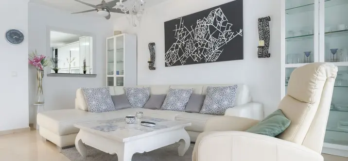 Sale of ground floor apartment in New Golden Mile 1