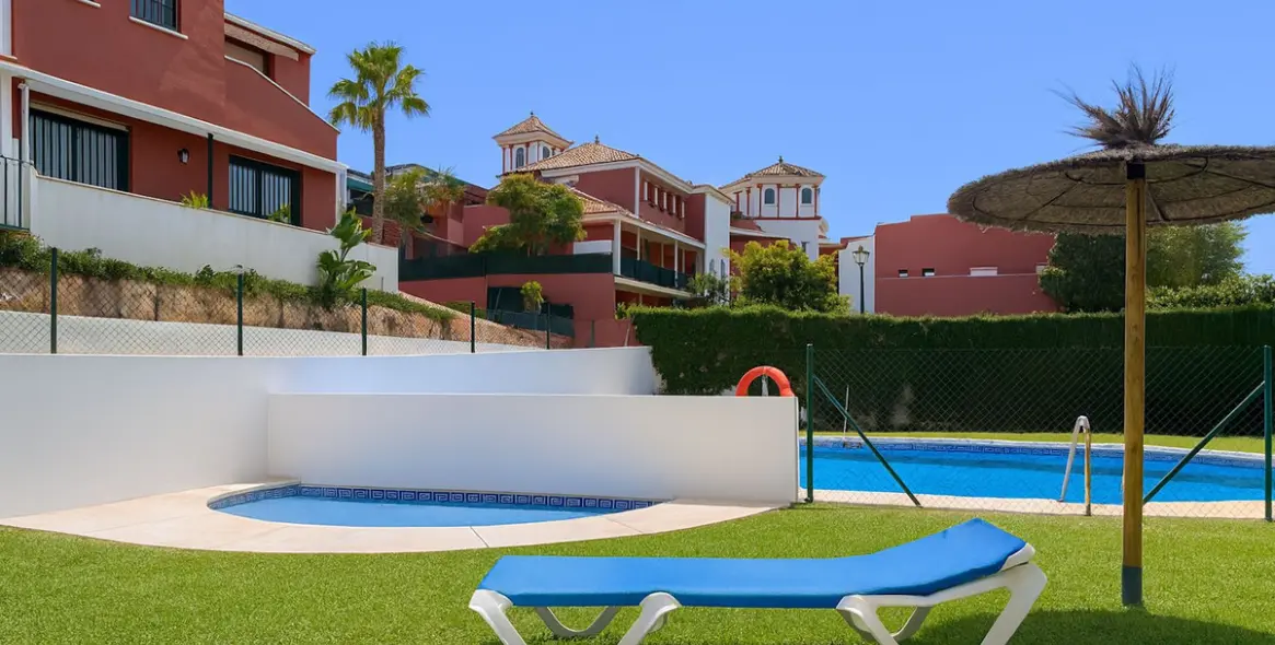 Sale of ground floor apartment in New Golden Mile 9