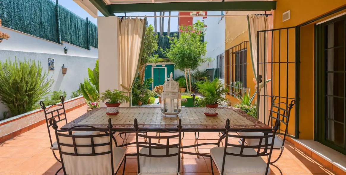 Sale of ground floor apartment in New Golden Mile 12