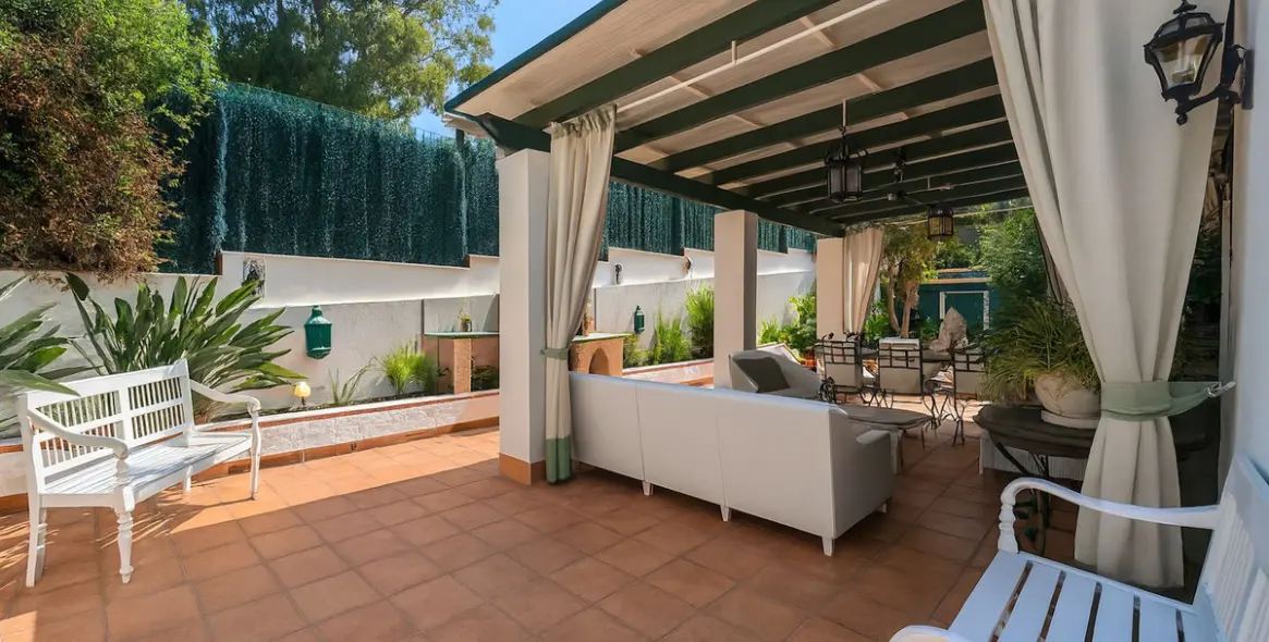 Sale of ground floor apartment in New Golden Mile 13