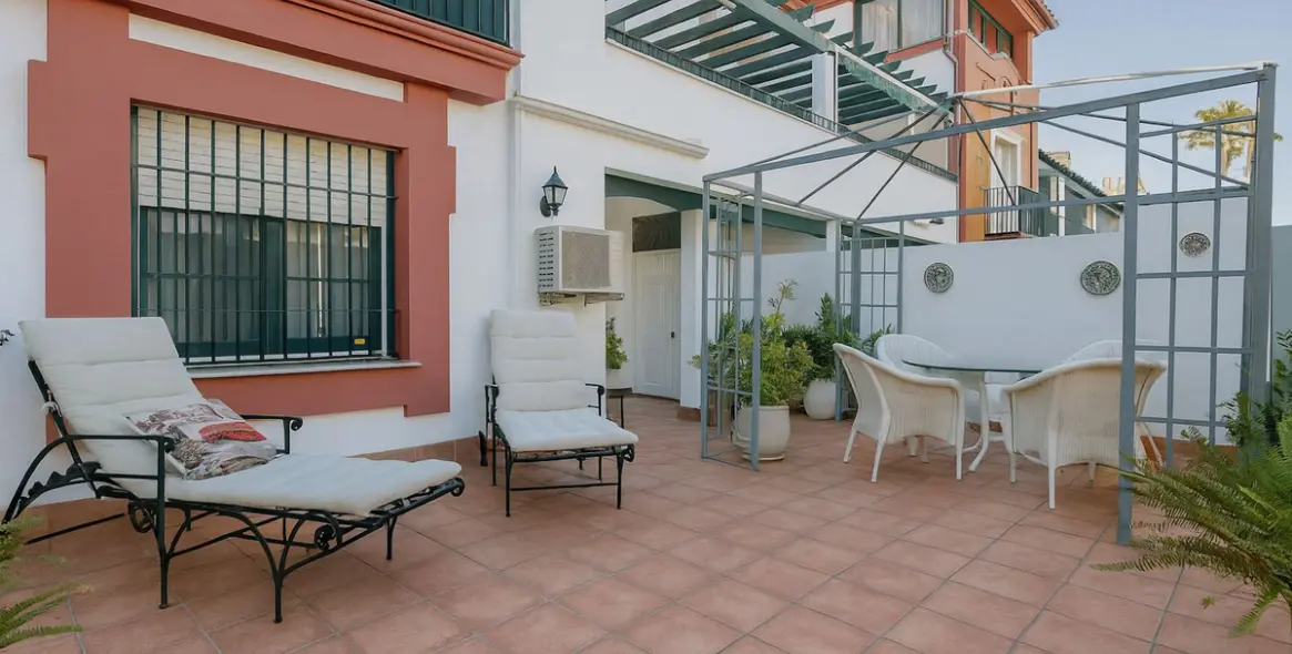 Sale of ground floor apartment in New Golden Mile 15