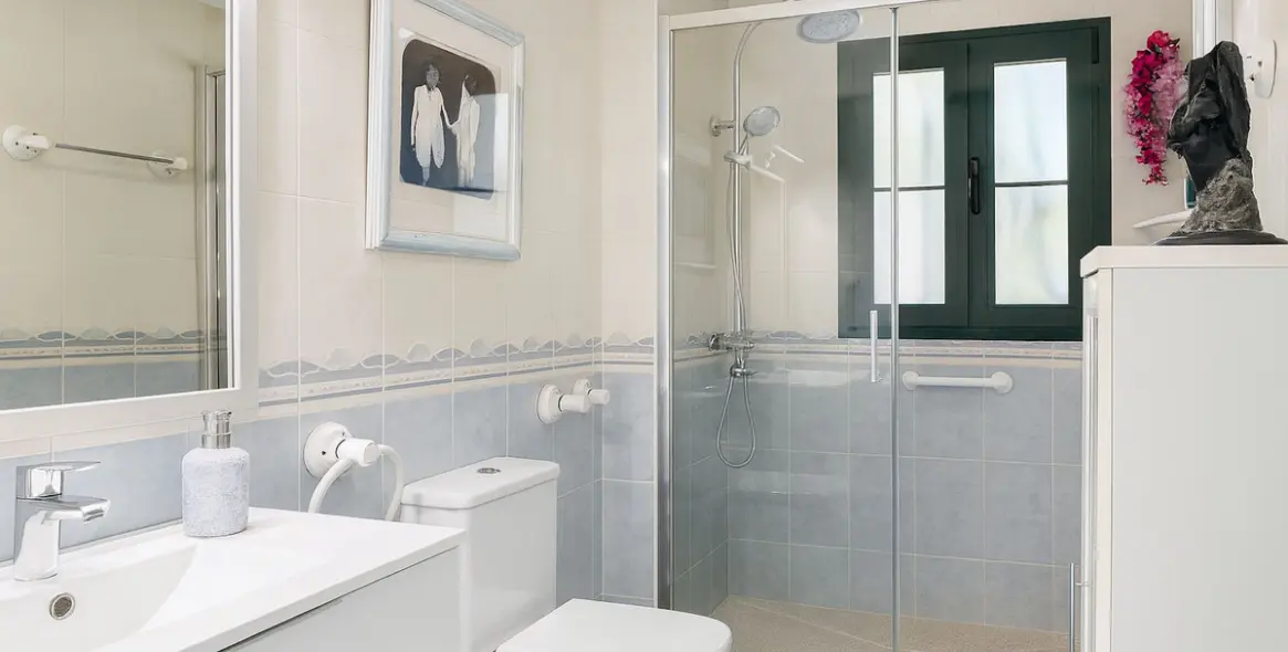 Sale of ground floor apartment in New Golden Mile 19