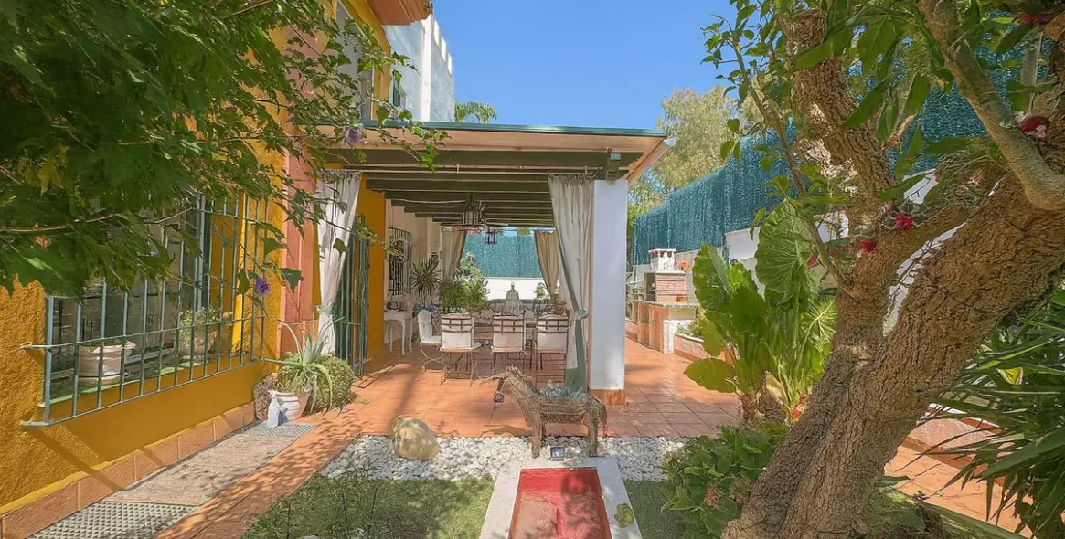 Продажа апартаментов на первом этаже в New Golden Mile 26