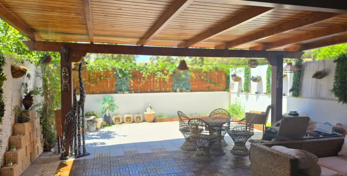 Sale of ground floor apartment in El Pinillo 6