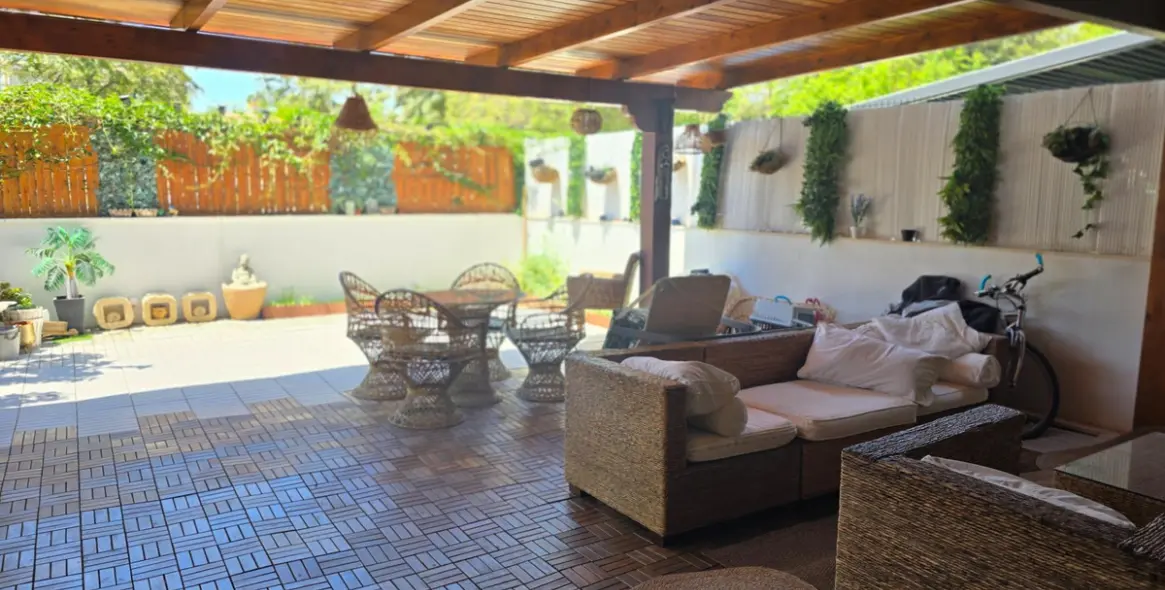 Sale of ground floor apartment in El Pinillo 8