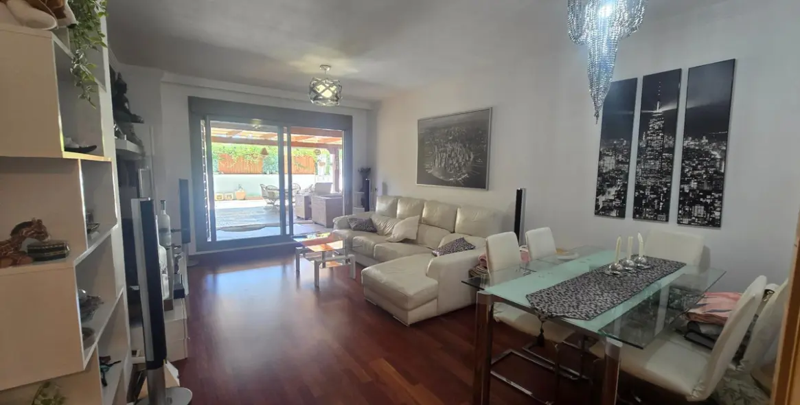 Sale of ground floor apartment in El Pinillo 11