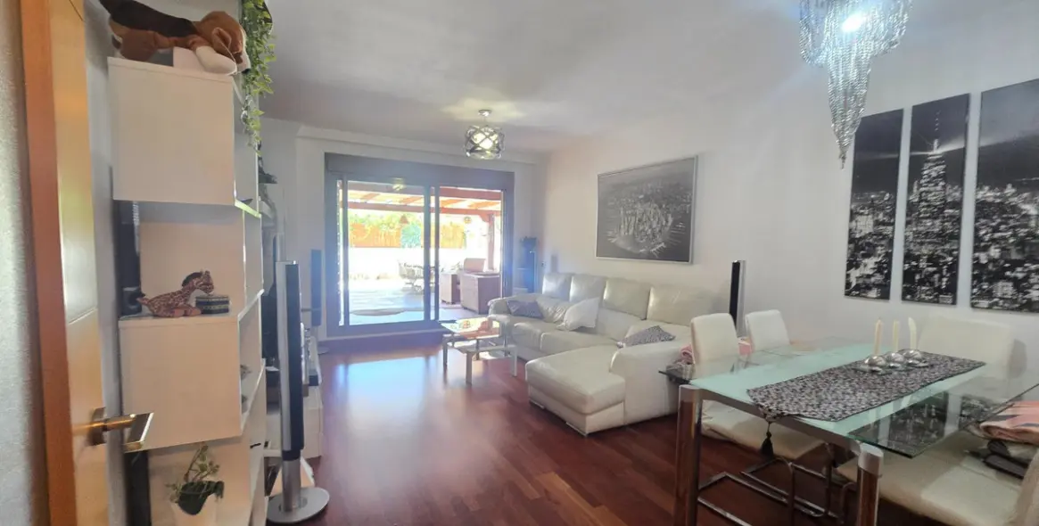 Sale of ground floor apartment in El Pinillo 12