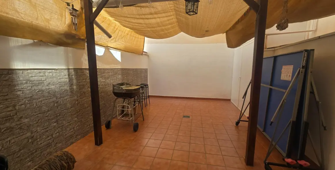 Sale of ground floor apartment in El Pinillo 16