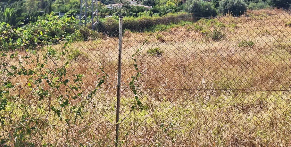 Продажа  жилого участка в Estepona 3