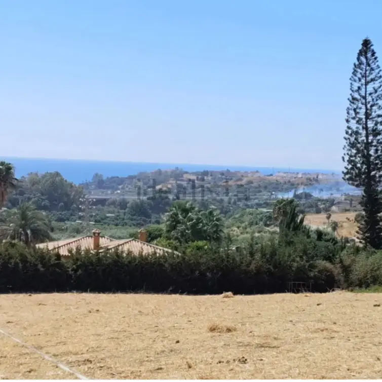 Sale of residential plot in Estepona