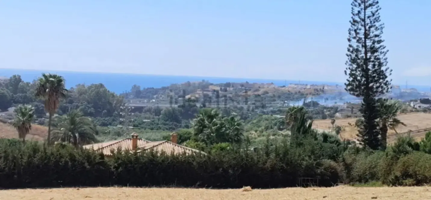 Sale of residential plot in Estepona 1