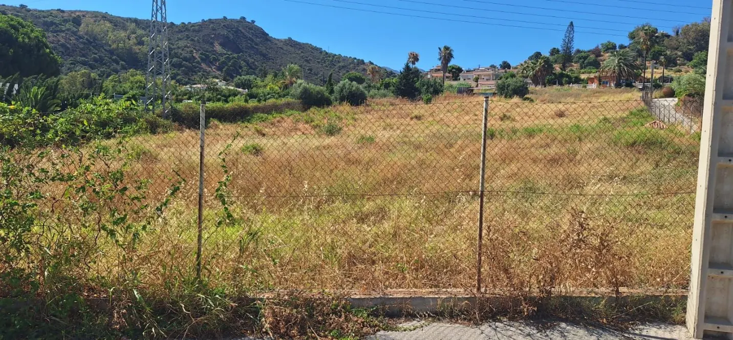 Sale of residential plot in Estepona 3