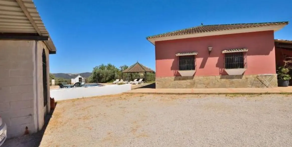 Sale of finca - cortijo in Arriate 13