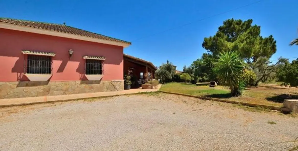 Sale of finca - cortijo in Arriate 14