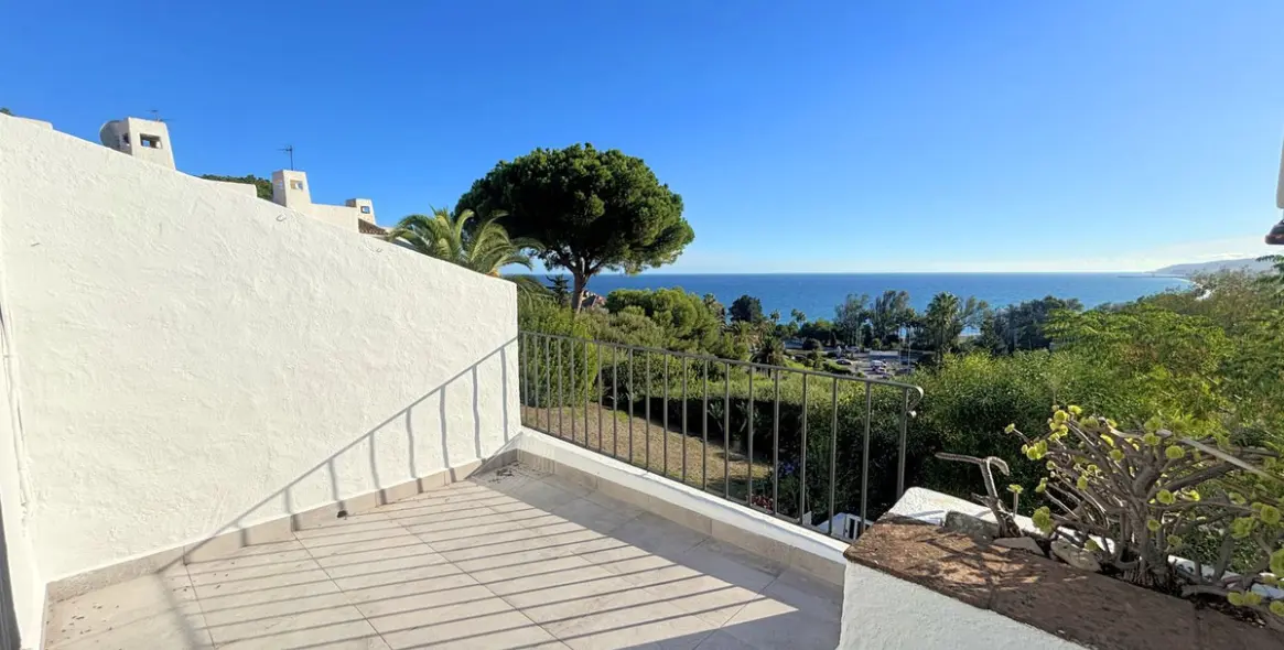 Sale of semi-detached house in Casares Playa 1