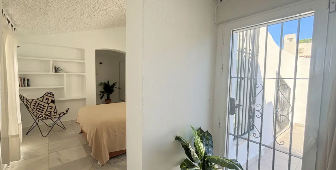 Sale of semi-detached house in Casares Playa 25