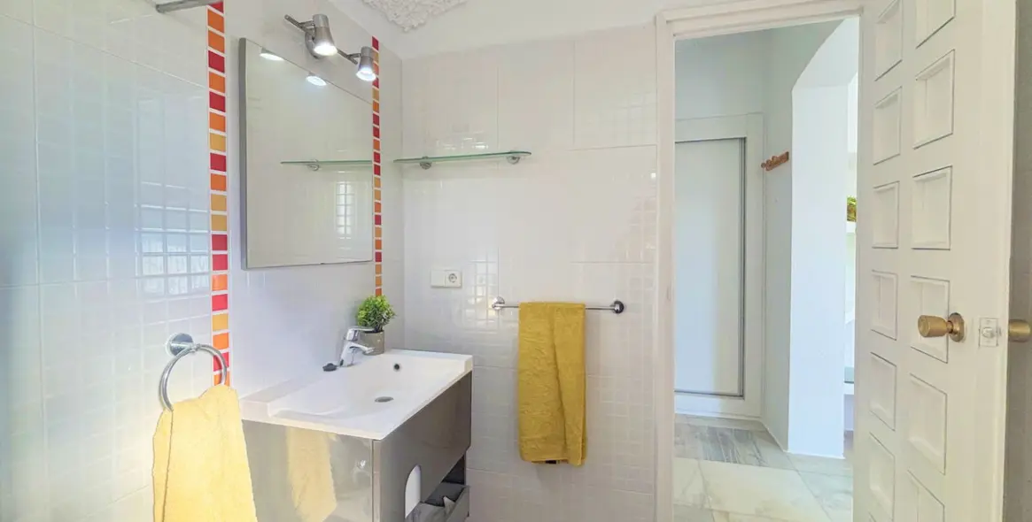 Sale of semi-detached house in Casares Playa 30