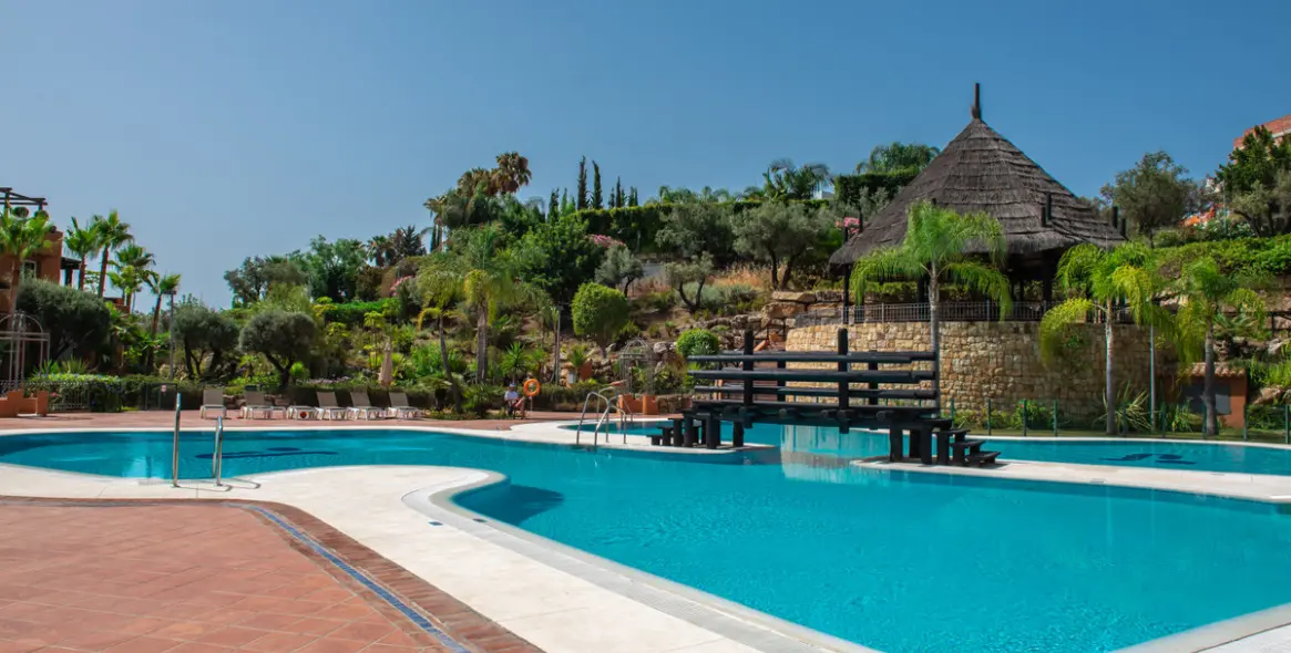 Sale of ground floor apartment in Nueva Andalucía 16