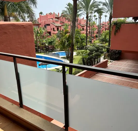 Sale of middle floor apartment in New Golden Mile