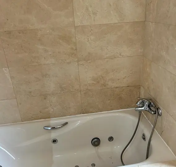 Sale of middle floor apartment in New Golden Mile