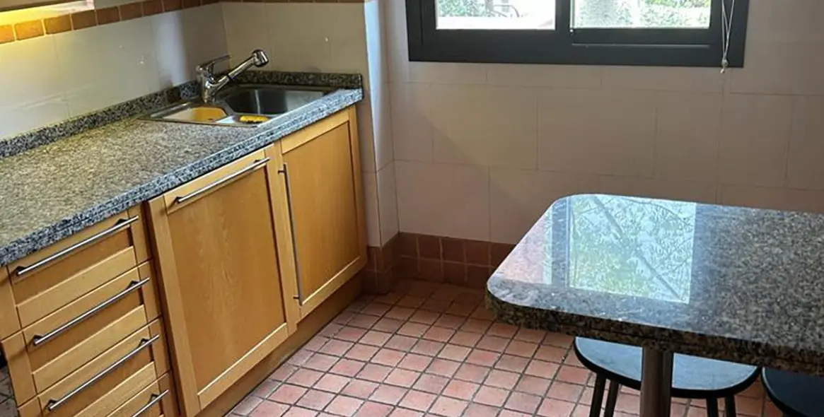 Sale of middle floor apartment in New Golden Mile 8