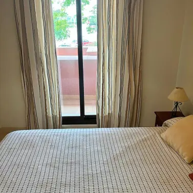 Venta de apartamento en planta media en New Golden Mile