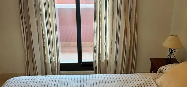 Venta de apartamento en planta media en New Golden Mile 2