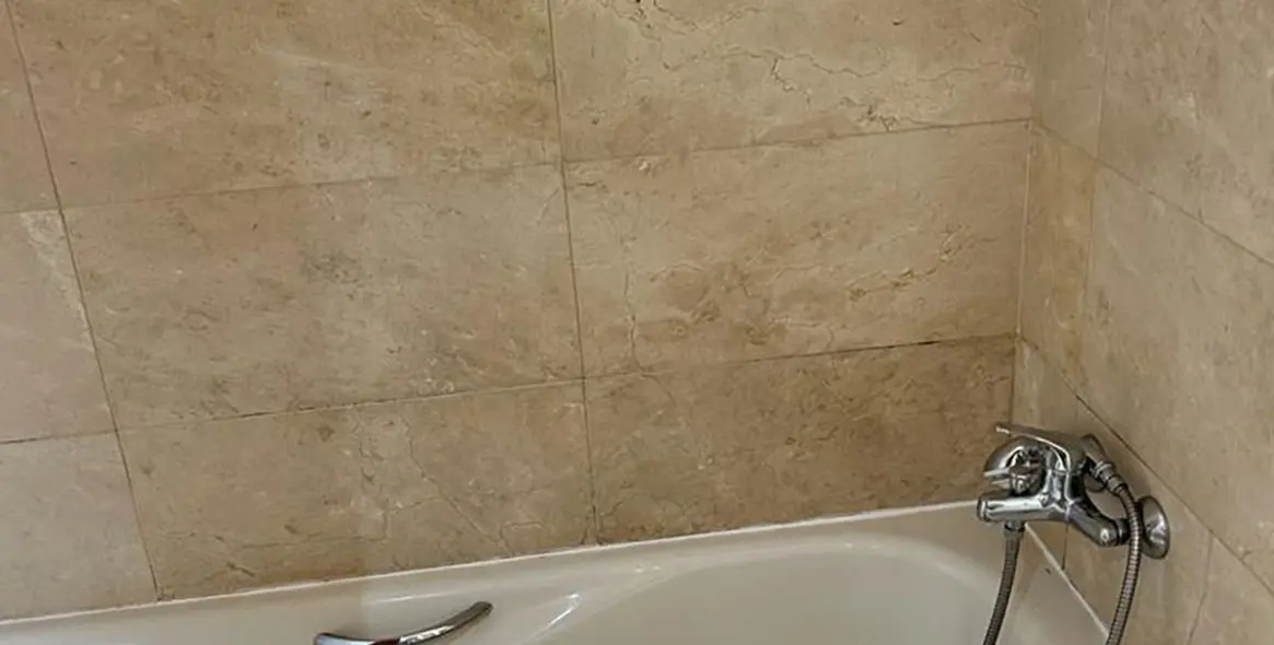 Venta de apartamento en planta media en New Golden Mile 4