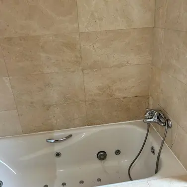 Venta de apartamento en planta media en New Golden Mile