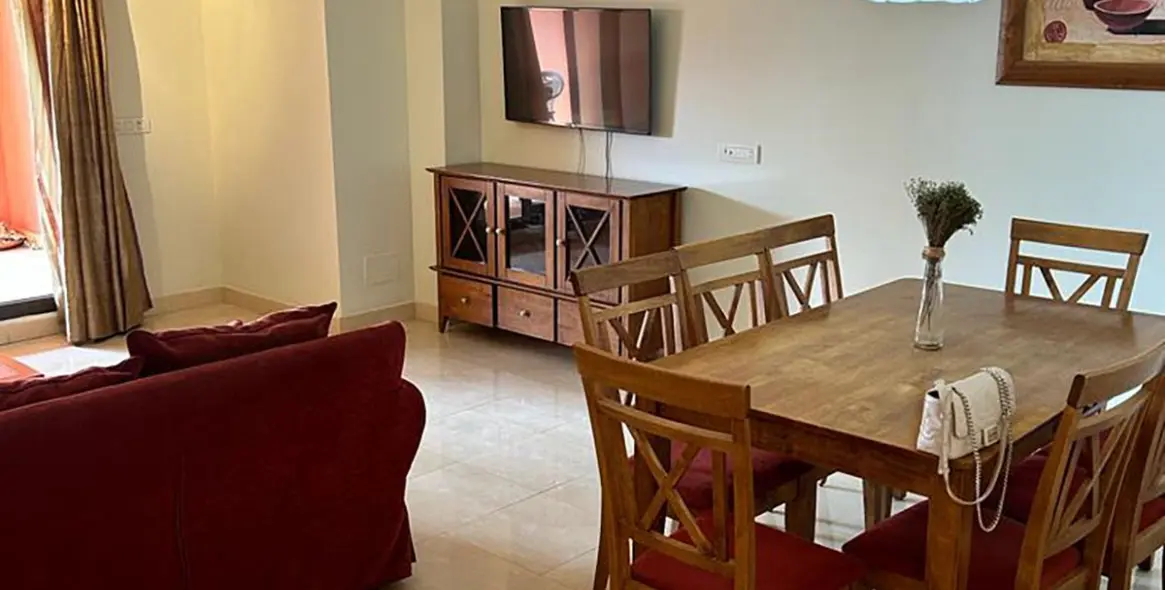 Venta de apartamento en planta media en New Golden Mile 5