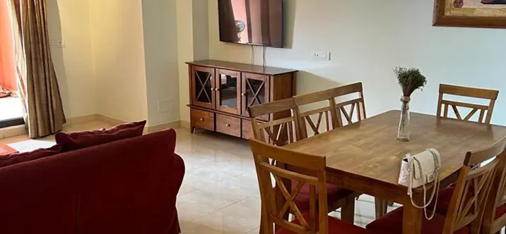 Venta de apartamento en planta media en New Golden Mile 4