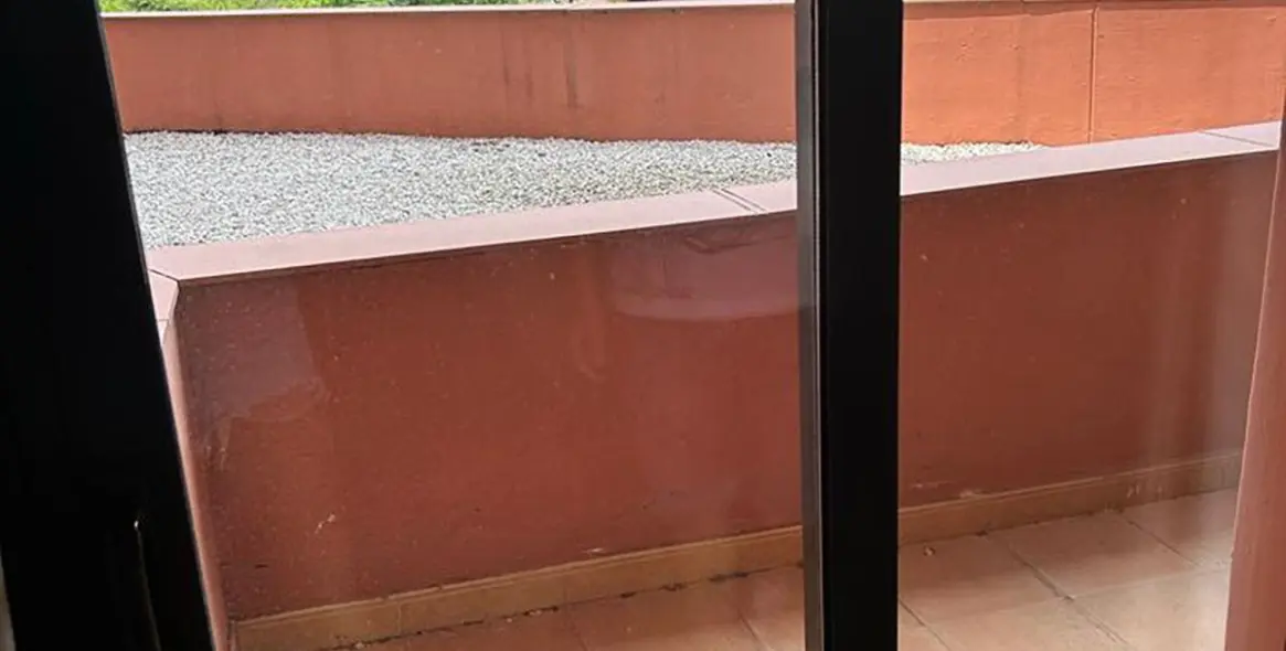 Venta de apartamento en planta media en New Golden Mile 15