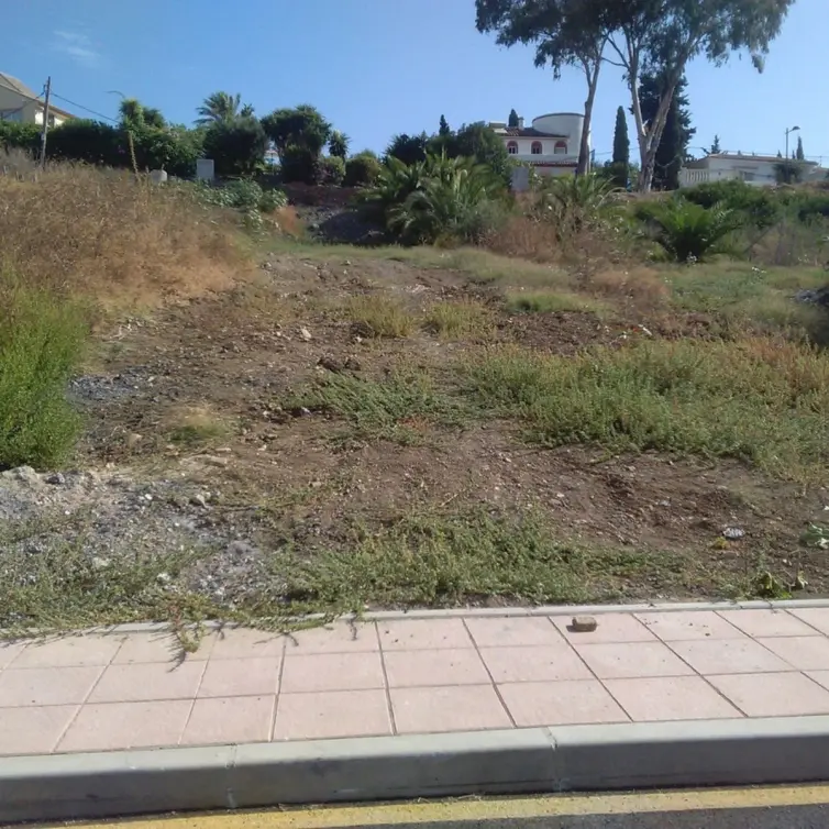 Продажа  жилого участка в Elviria