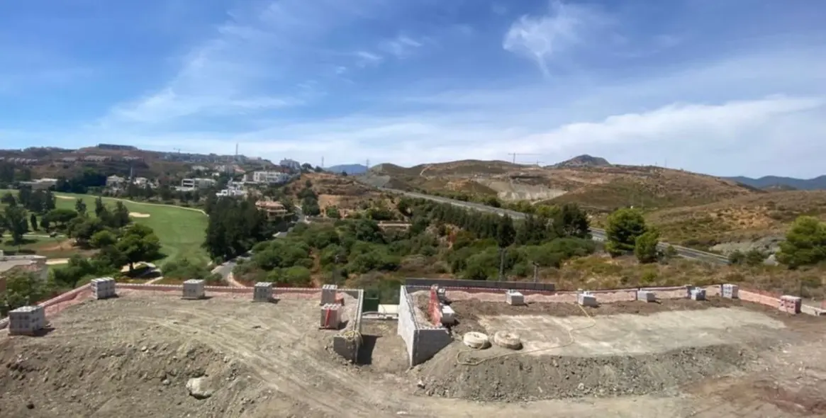 Продажа  жилого участка в Benahavís 1