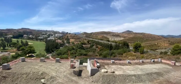 Продажа  жилого участка в Benahavís 0